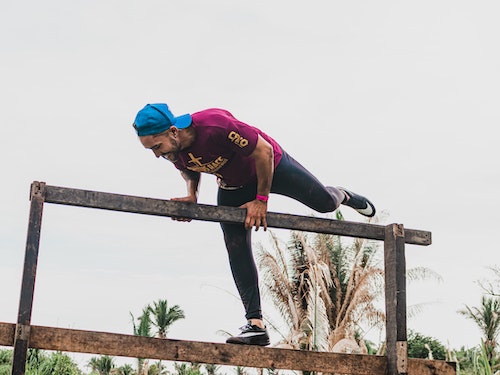 A man runner tackling obstacles on Spartan race